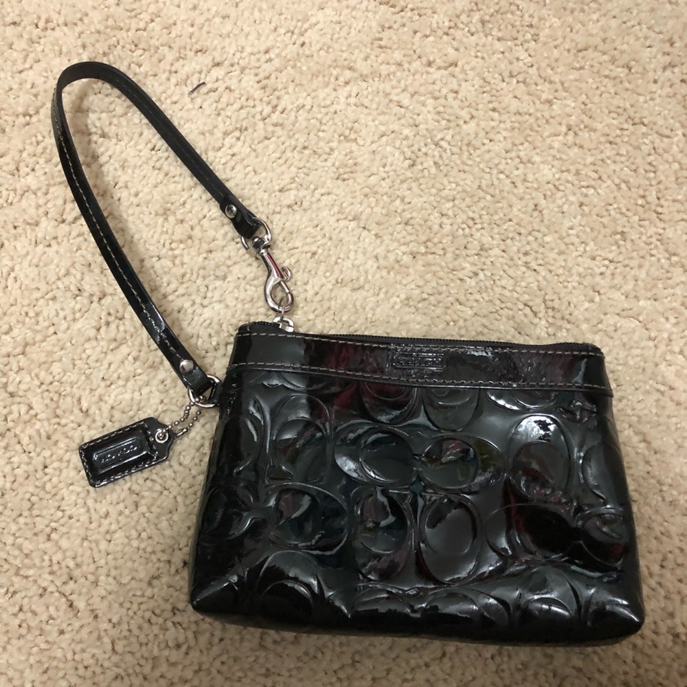 ⭐️Authentic Coach Wristlet⭐️
